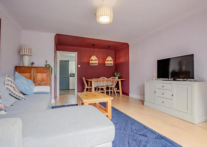 Host & Stay - Hales Orchard